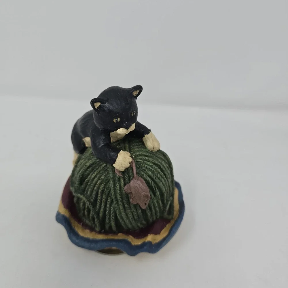 Vintage‎ Cat Playing With Yarn Music,Spinning Figurine